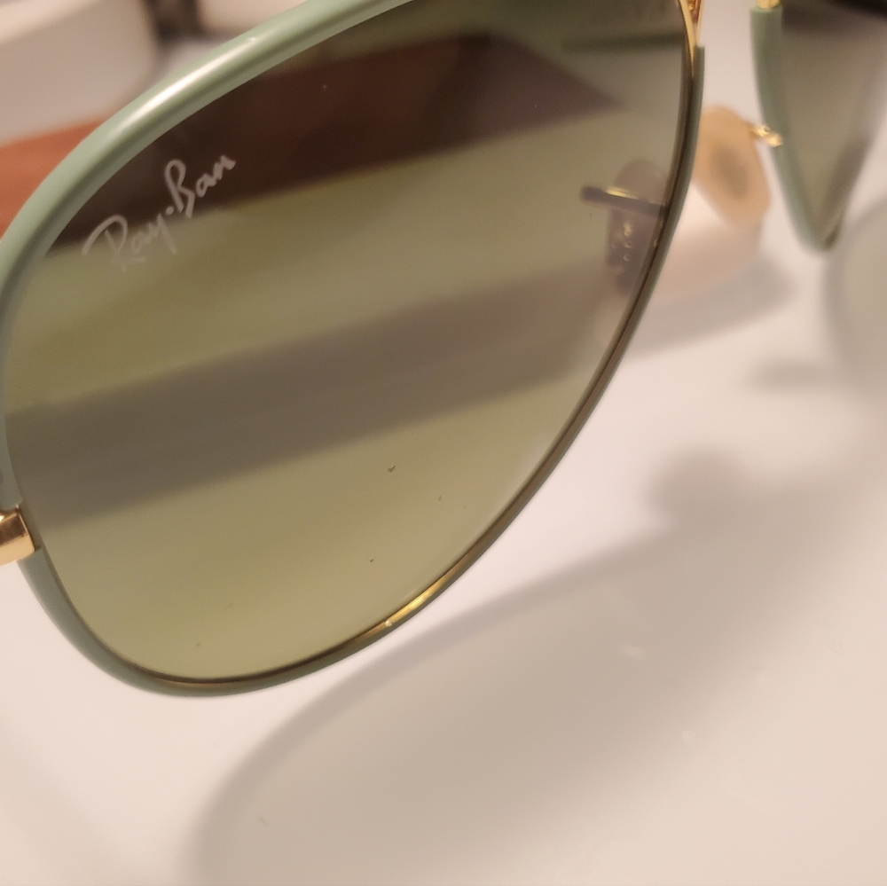 Women's RayBan aviators